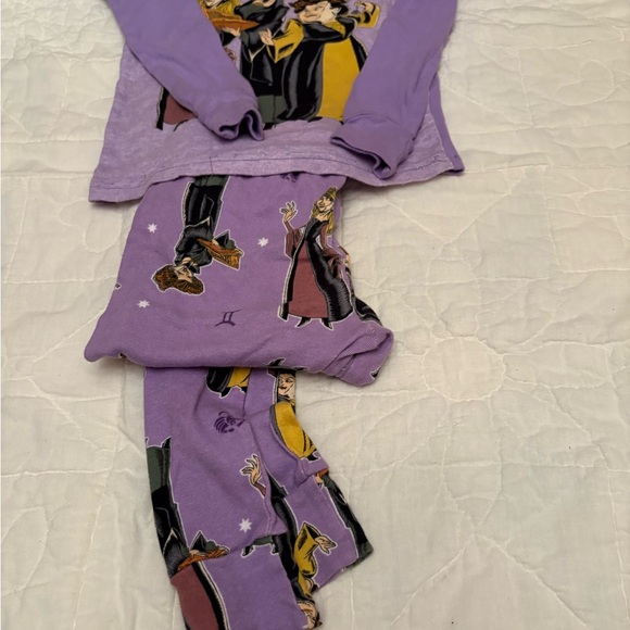 Bundle of various girl’s pajamas - Picture 2 of 6